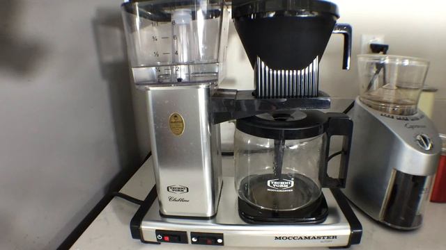 Using the Technivorm Moccamaster Coffee Machine смотреть онлайн