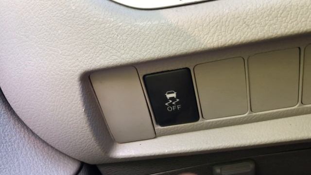 TOYOTA SIENNA - Traction control on/off button смотреть онлайн