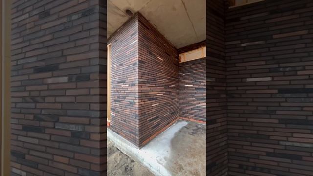 Кладка ригельного кирпича на смесь Quick-mix. #каменщики #кладкаригельля #ригельныйкирпич