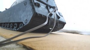 Танк Maus из пластилина на электро тяге ,заставляю ездить и давить тапочки