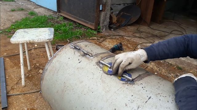 Как правильно приварить не съёмные петли , навесы . Совет для новичка. смотреть онлайн