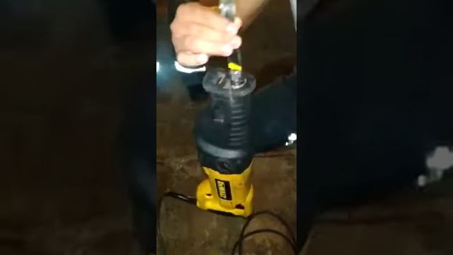 SERRA SABRE DEWALT DW311 смотреть онлайн
