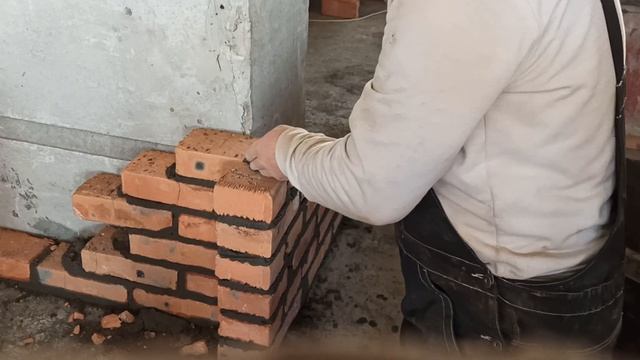 Кладка в полкирпича Т-образного угла в дверном проёме. смотреть онлайн