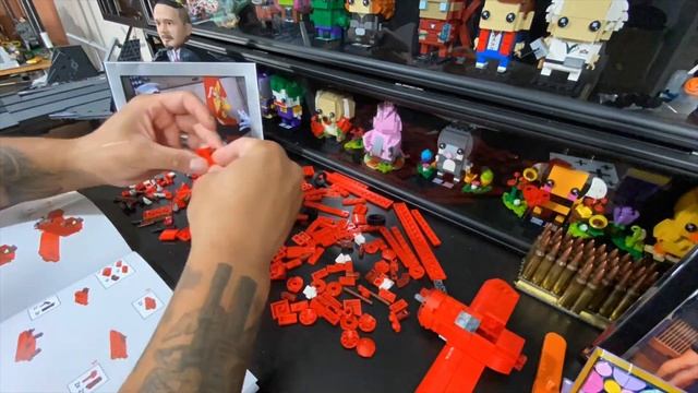 Brickmania Fokker Dr.1 Red Baron Edition смотреть онлайн
