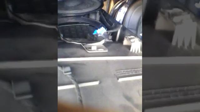 не открывается крышка Vw B6 как открыть ,лючек бензобака