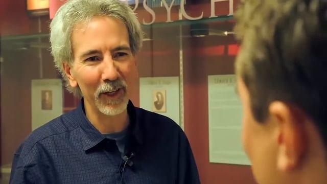 edx.org. Наука повседневного мышления. Эпизод 8. Видео №7 Телефон звонит всегда, когда я в душе