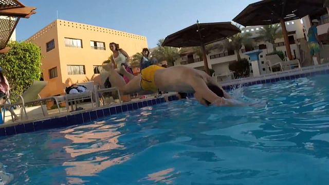 Голден Файв Клаб. Бассейн смотреть онлайн