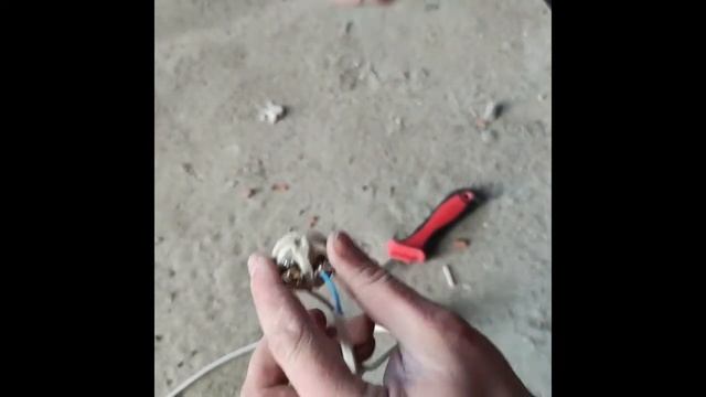 Монтаж рабочего освещения | Электрика смотреть онлайн