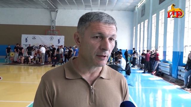 В Цхинвале впервые прошёл открытый турнир по пауэрлифтингу и жиму лежа. смотреть онлайн