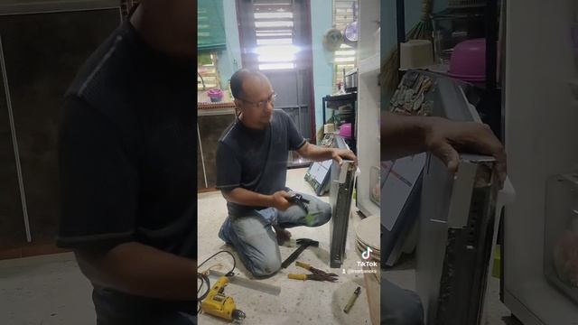 Pintu Peti Ais Tercabut Pecah...boleh Repair Balik  Jimat Www.wasap.my/601112162229