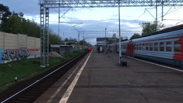 ЭД4М-0137 на Пушкино и ЭД4М-0273 на Софрино на пл. Клязьма 15.5.22 смотреть онлайн