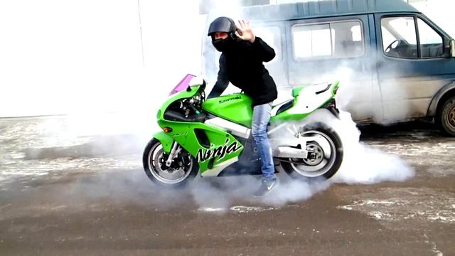 Выходной VLOG /// Kawasaki ZX7R /// Как бомбит у владельца мото когда дал прокатиться смотреть онлайн