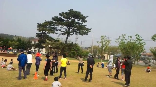 Как родители развлекают детей в лагере.. смотреть онлайн