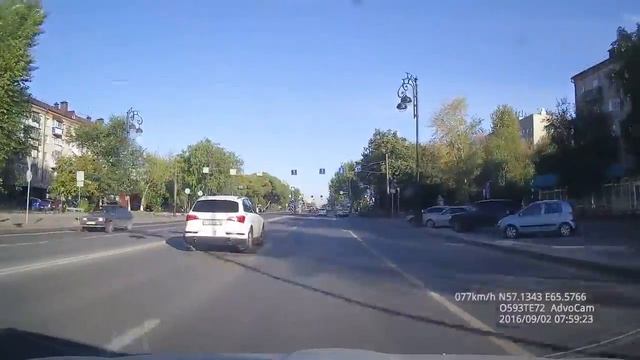 г Тюмень, 02.09.2016, Республики - Одесская  проезд на красный