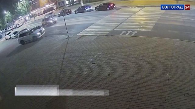 Езда по тротуару в центре Волгограда закончилась штрафом смотреть онлайн