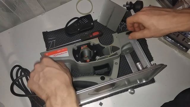 Обзор рубанка Интерскол Р110/1100М Почти полная разборка. Проверка в работе. Юстировка, правка ноже смотреть онлайн