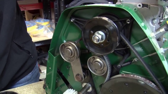 Как заменить ремень на газонокосилке Qualcast Classic Petrol 35s