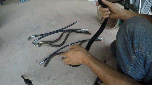 Replacing excavator final drive hydraulic lines смотреть онлайн