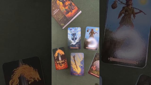 Распаковка карт Таро SPellCaSterR’S от издательства Llewellyn создатель Melanie MarQuis смотреть онлайн