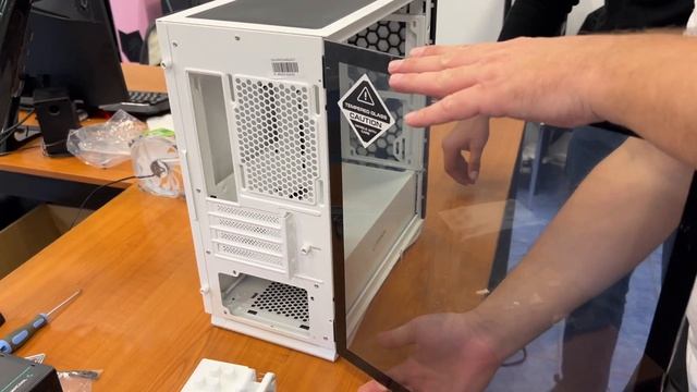 ПРИШЕЛ КЛИЕНТ И САМ СОБРАЛ СЕБЕ КОМПЬЮТЕР У НАС В МАСТЕРСКОЙ ))) смотреть онлайн