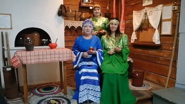 Мастер-класс по игре на деревянных ложках проводят сотрудники Районного дома культуры с. Пояркова смотреть онлайн