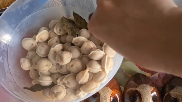 Пельмешки в горшочке в духовке смотреть онлайн