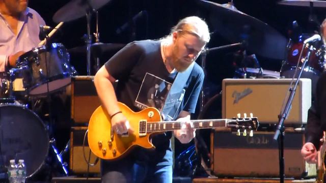 No One To Run With - Derek Trucks and Warren Haynes with Duane Allman's Guitars смотреть онлайн