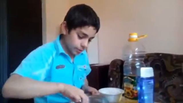 ЛИЗУН ИЗ ШАМПУНЯ КРАХМАЛА И ПОДСОЛНЕЧНОГО МАСЛА смотреть онлайн