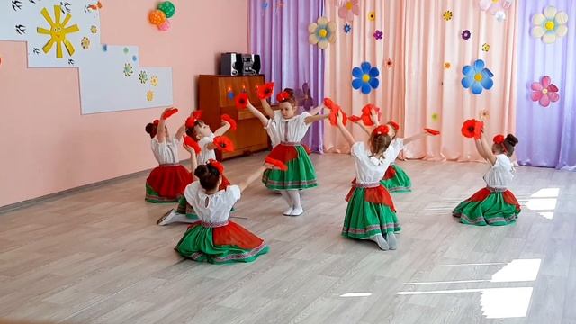 "Красные маки" - хореографическая постановка для воспитанников старшей группы. смотреть онлайн