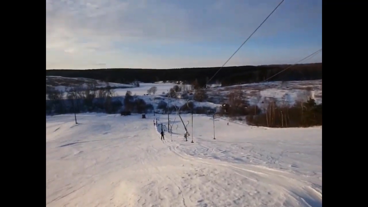 Инструктор по горным лыжам рассказывает о горнолыжном комплексе "Заячья гора" смотреть онлайн