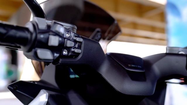 Zontes 125 M na samochodowe prawo jazdy. 100 km/h, ABS, elektryczna szyba, nawigacja. Test skutera смотреть онлайн