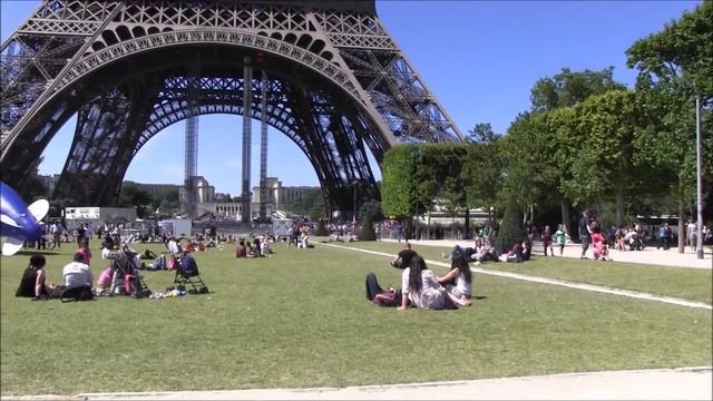 Paris | Eiffel Tower | Favourite Getaways | City of Lights| France | Virtual Tour смотреть онлайн