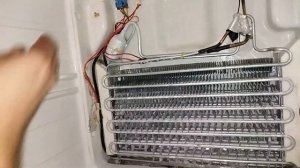 Холодильник ноу фрост намораживает лед!!!