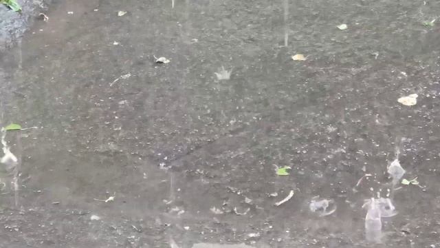 Всем ли жильцам дома в Кривом Роге понравится козырек из профнастила