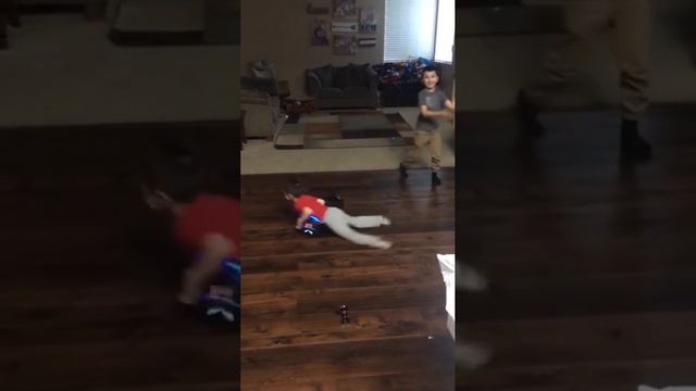 Ходят слухи что он до сих пор так крутится 😂