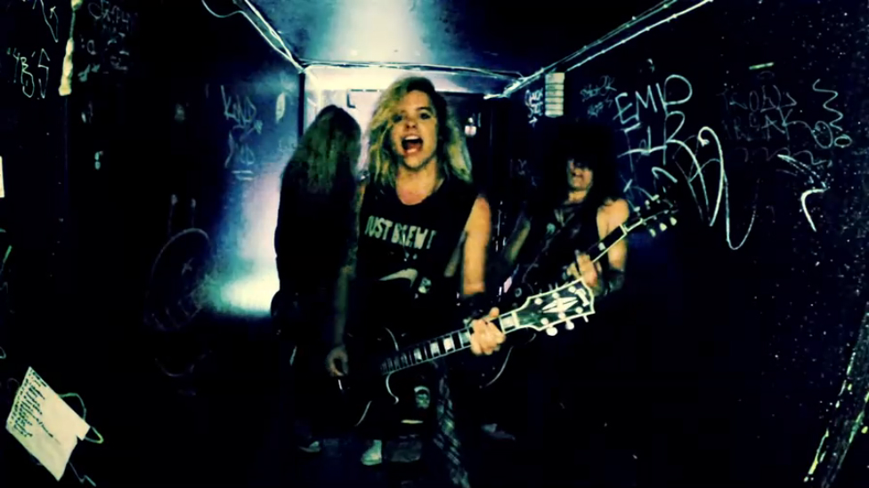 Santa Cruz - Wasted & Wounded смотреть онлайн