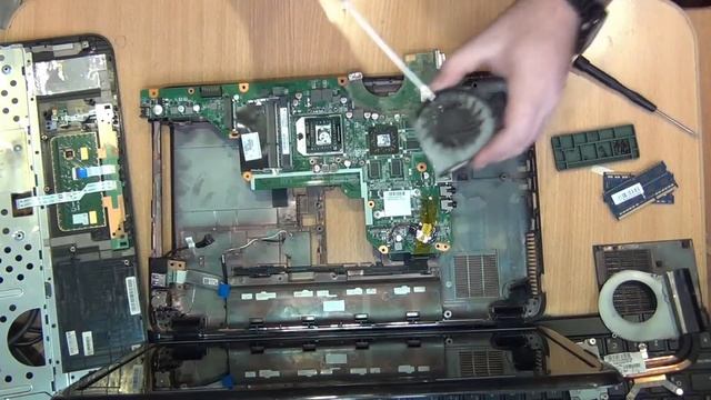 Ремонт залитого ноутбука HP с кучей проблем смотреть онлайн