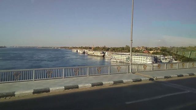 поездка по мосту через Нил на экскурсионном автобусе туроператора и библио глобус смотреть онлайн