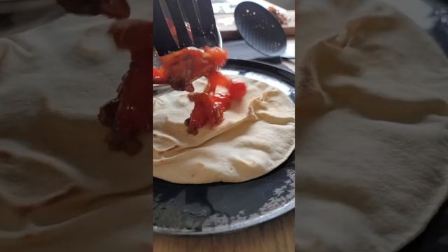 Арабская пита с #черри#бекон#буратта#пашот смотреть онлайн