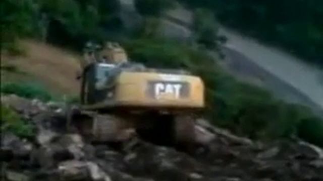 Excavator Fell Mountain! Экскаватор упал с горы! (www.vertikalnet.ru)
