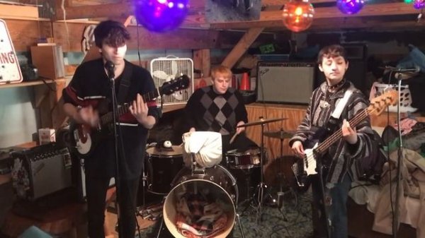 Makeout Videotape - Island Groovies (Cover)