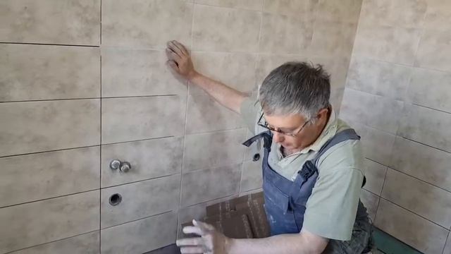 Ейск? Ремонт кухни. Керамическая плитка на полу в ванной выложена. Убрали ванну из огорода смотреть онлайн