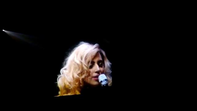 Living on the Radio - Lady Gaga live at Excel Energy Center in St Paul смотреть онлайн