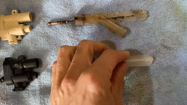 Дренажный клапан кофемашин Bosch Melitta Nivona - сравнение старого  и нового по конструкции.