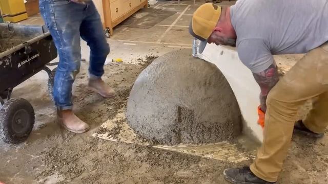 This Saved Me $1200 || Making a Large Concrete Planter смотреть онлайн
