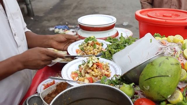 Street Chana Chaat In Lahore | Aloo Chana Chaat | Pakistani Street Food