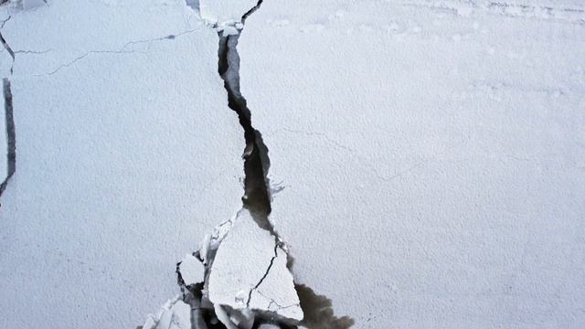 Ледоход на реке Томь 9 04 2022 4К, Icedrift смотреть онлайн