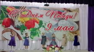 Танец «Катюша» от воспитанниц подготовительной группы на праздничном концерте «День Победы»