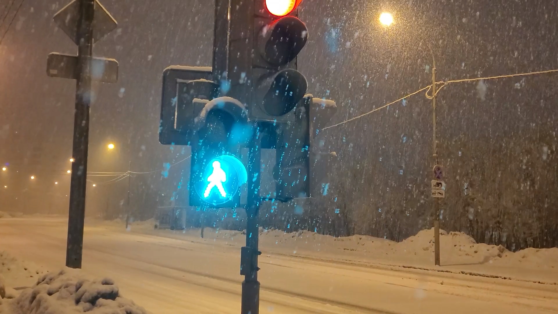 Падал прошлогодний снег смотреть онлайн