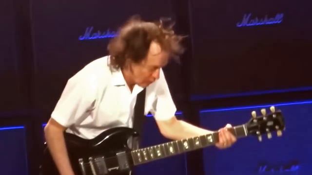 AC/DC With Axl Rose: 2016-05-22 Prague  - Touch Too Much (MultiCam)